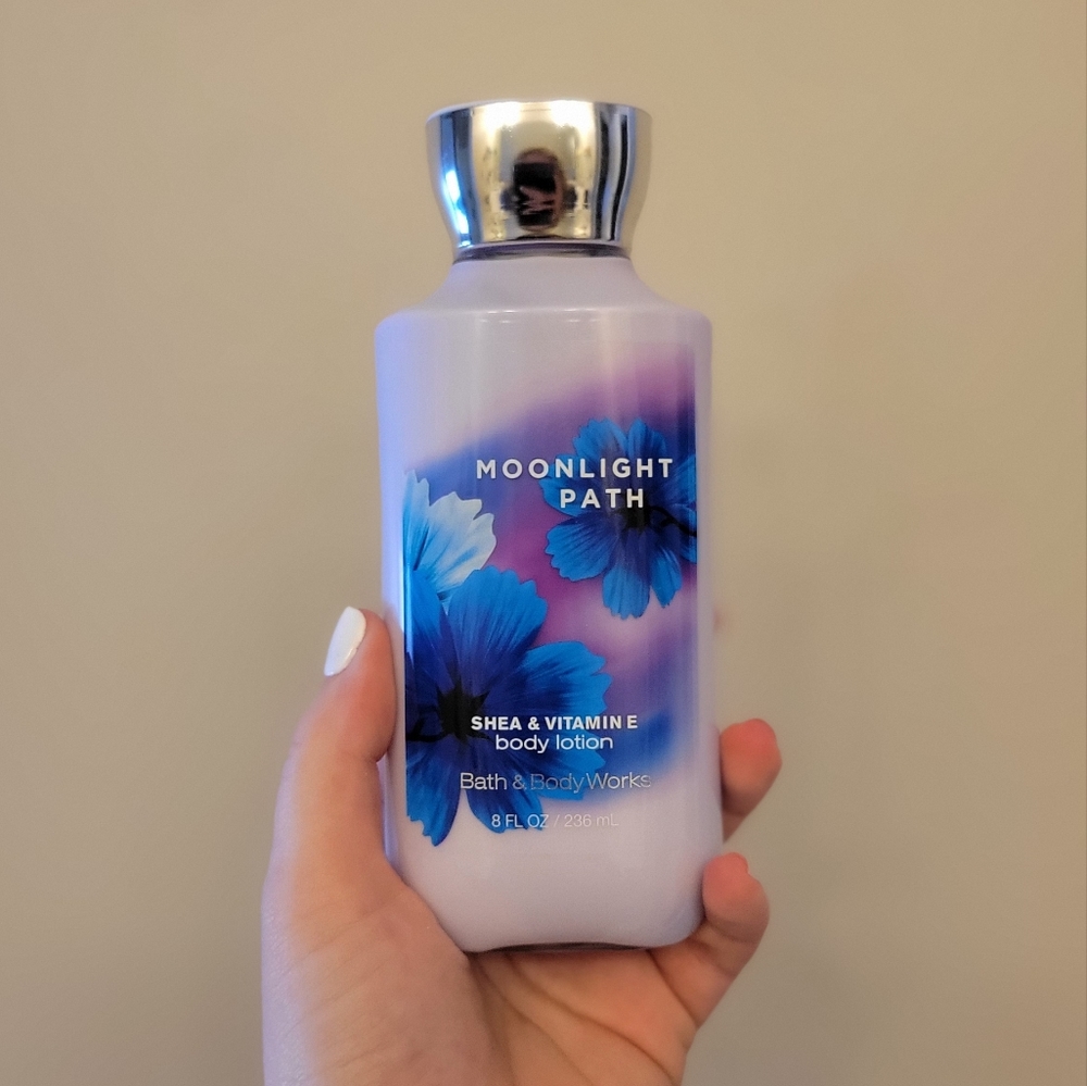 Bath & Body Works Moonlight Path Shea  & Vitamin E 8 Oz. Body Lotion